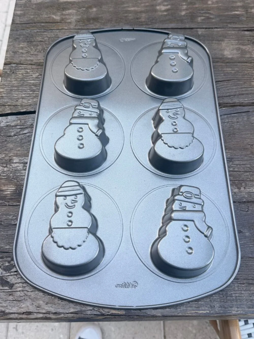 Wilton Christmas Nonstick 10x16 Pan 6 Deep Muffin Mold Snowman Mini Cakes Cookie